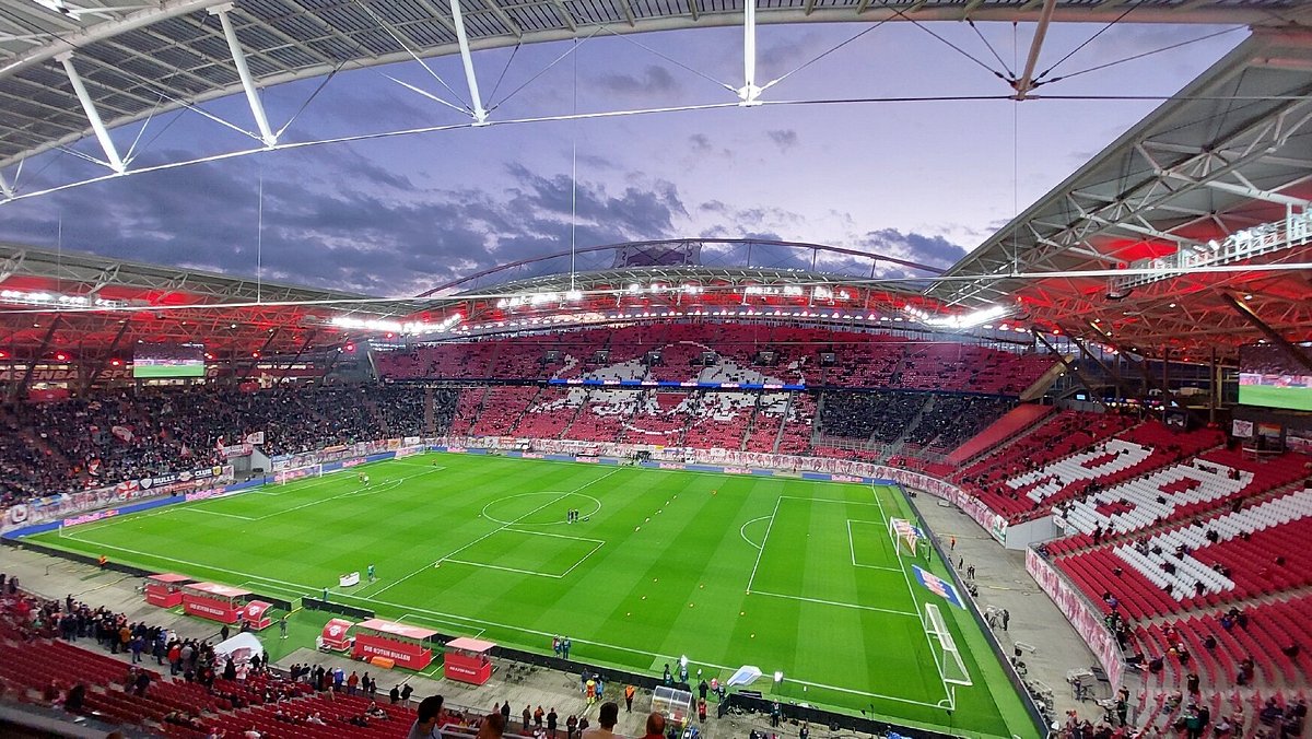 Red Bull Arena: Huyền thoại tái sinh giữa lòng Leipzig